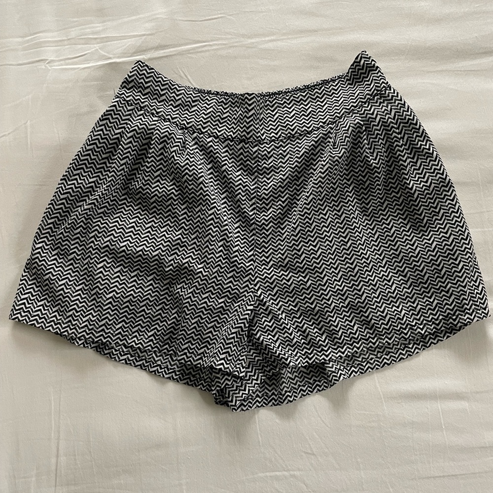 American Eagle Black and White Chevron Shorts